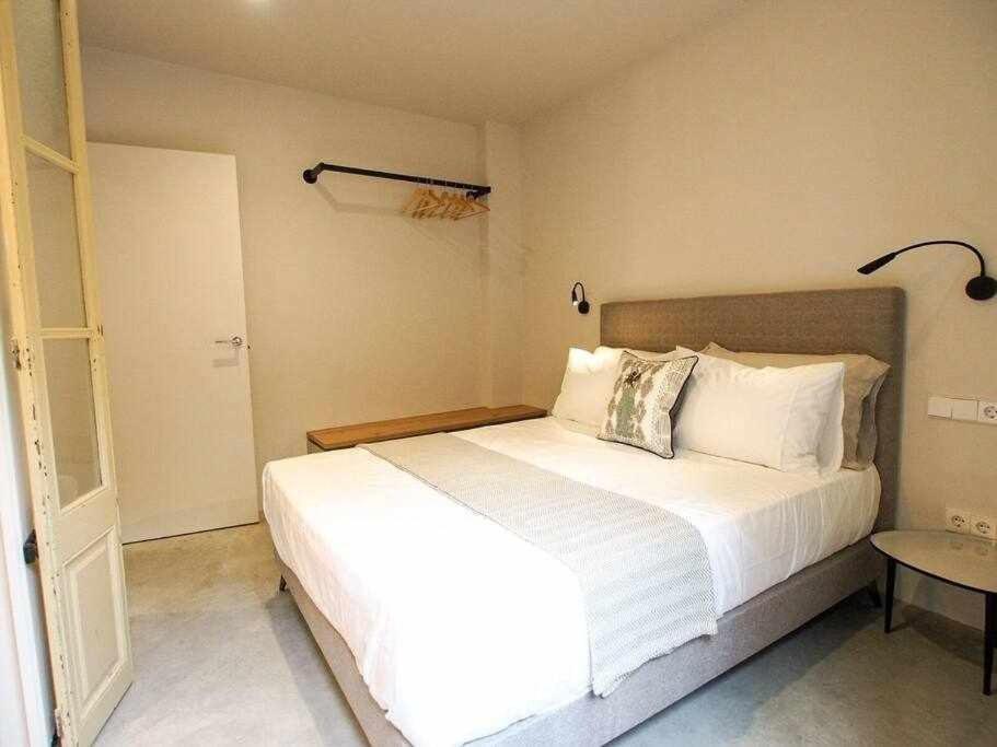 Velo Vern 3 Luxury Penthouse W Views Of City Wall Жерона Екстер'єр фото