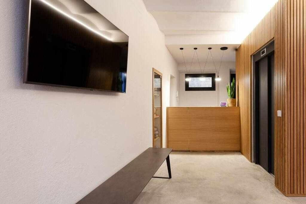 Velo Vern 3 Luxury Penthouse W Views Of City Wall Жерона Екстер'єр фото